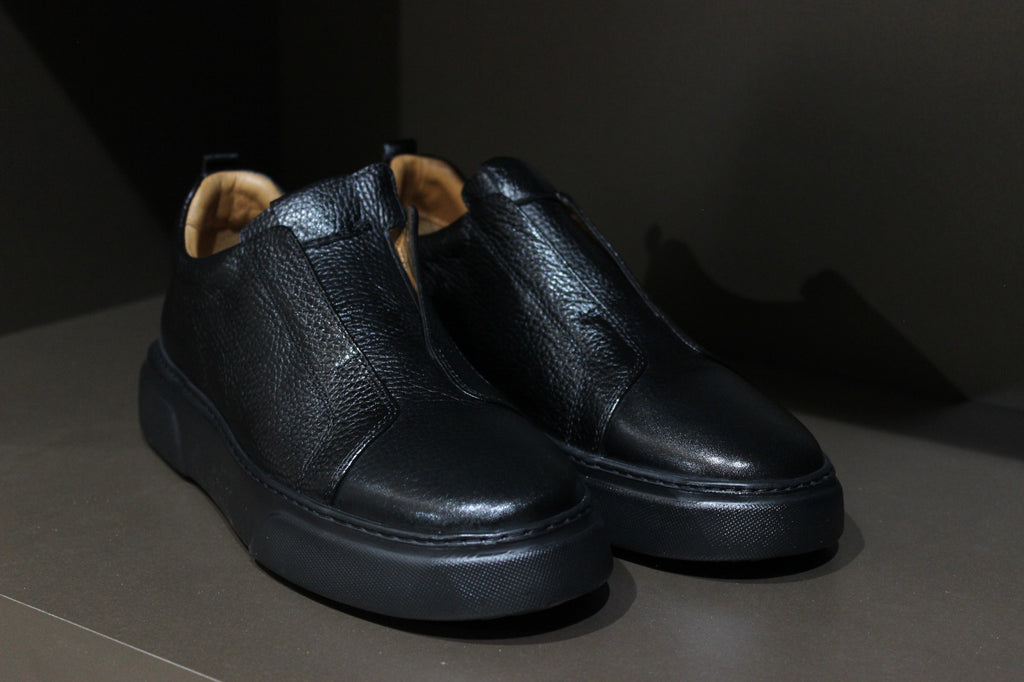 Handmade Men’s Black Leather Slip-On Sneakers – Minimal Low-Top Casual Shoes