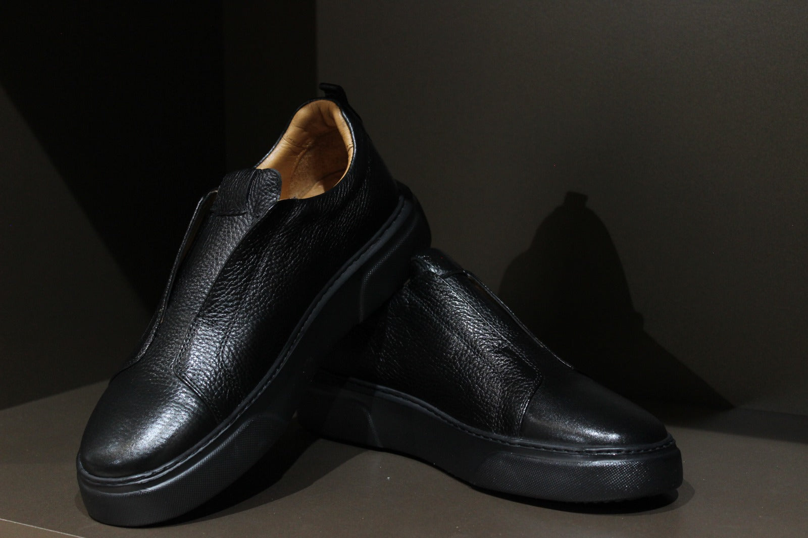 Handmade Men’s Black Leather Slip-On Sneakers – Minimal Low-Top Casual Shoes