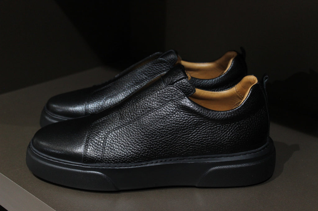 Handmade Men’s Black Leather Slip-On Sneakers – Minimal Low-Top Casual Shoes