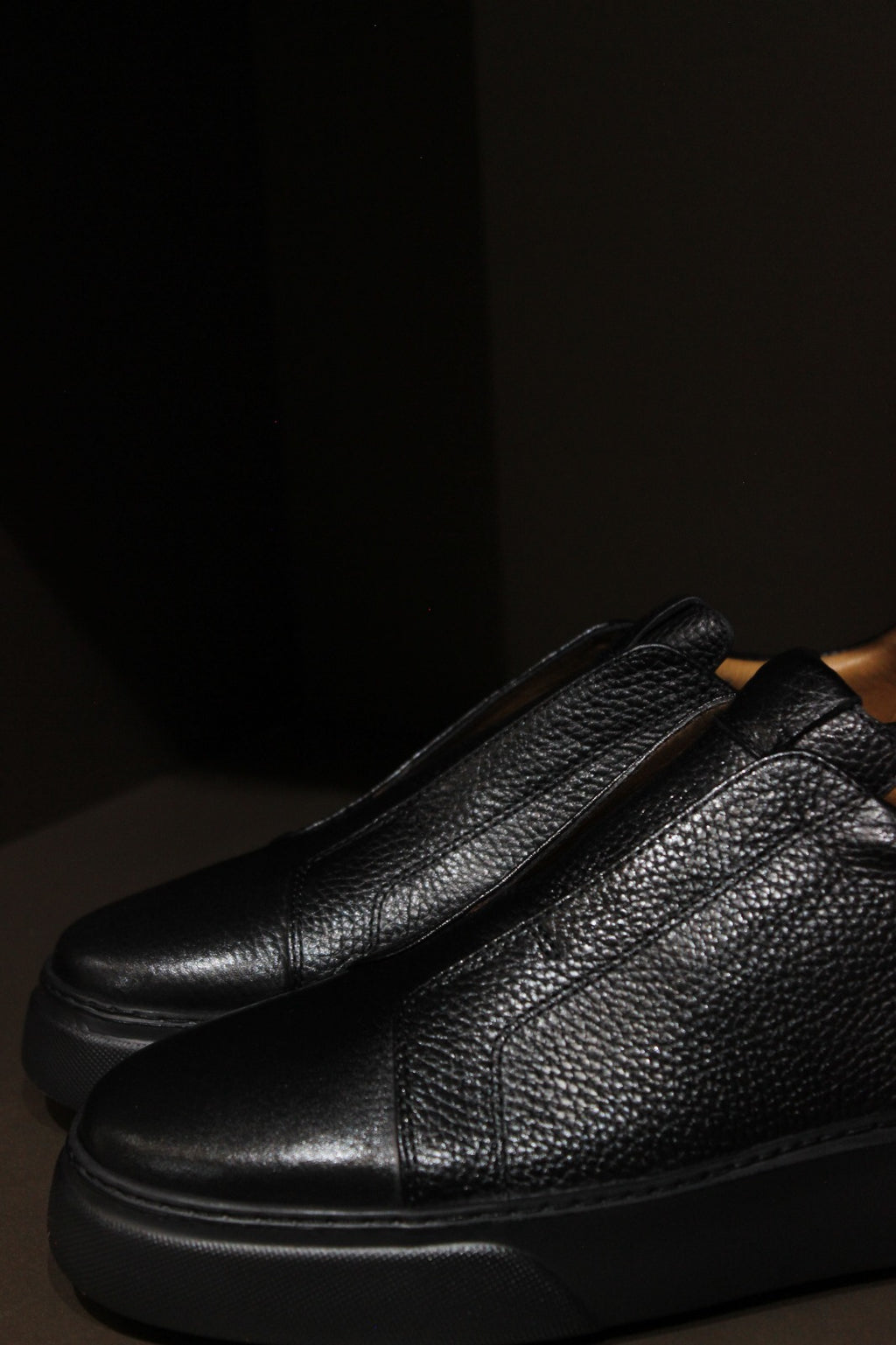 Handmade Men’s Black Leather Slip-On Sneakers – Minimal Low-Top Casual Shoes